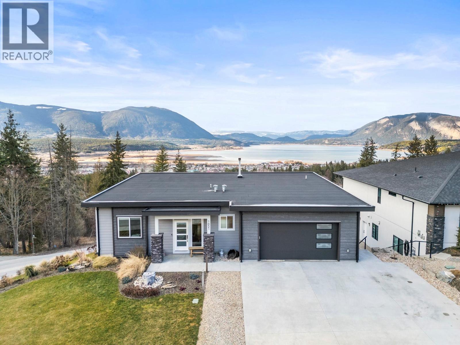1021 17 Avenue Se, Salmon Arm, British Columbia  V1E 2G2 - Photo 3 - 10380030