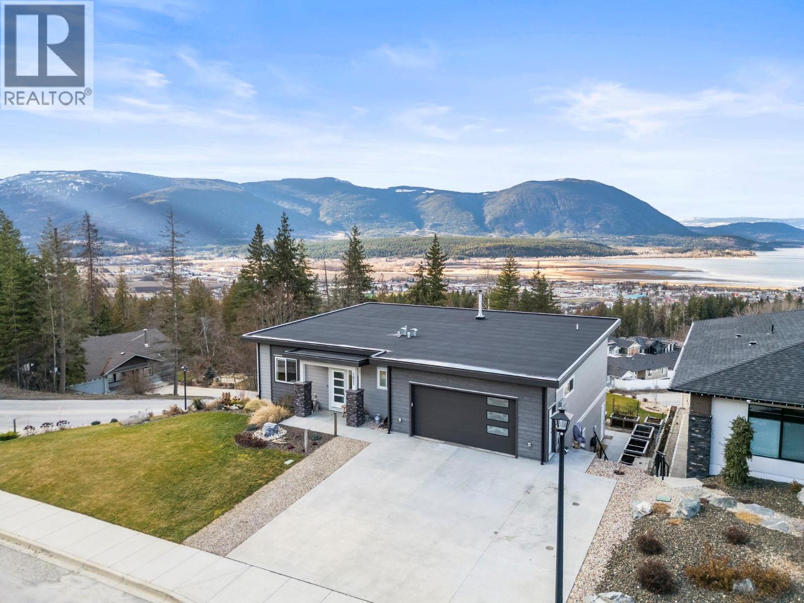 1021 17 Avenue Se, Salmon Arm, British Columbia  V1E 2G2 - Photo 4 - 10380030