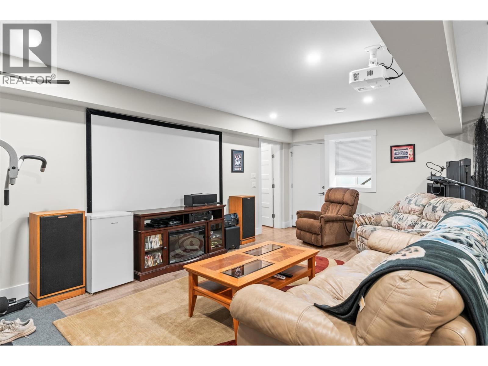 1021 17 Avenue Se, Salmon Arm, British Columbia  V1E 2G2 - Photo 45 - 10380030