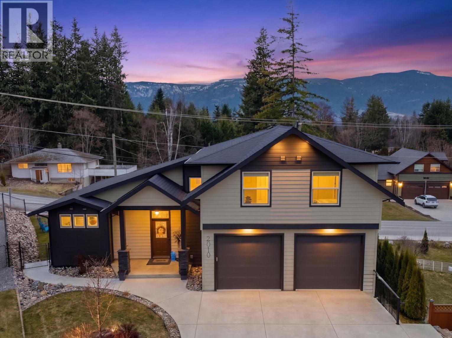 2010 15 Avenue SE, salmon arm, British Columbia