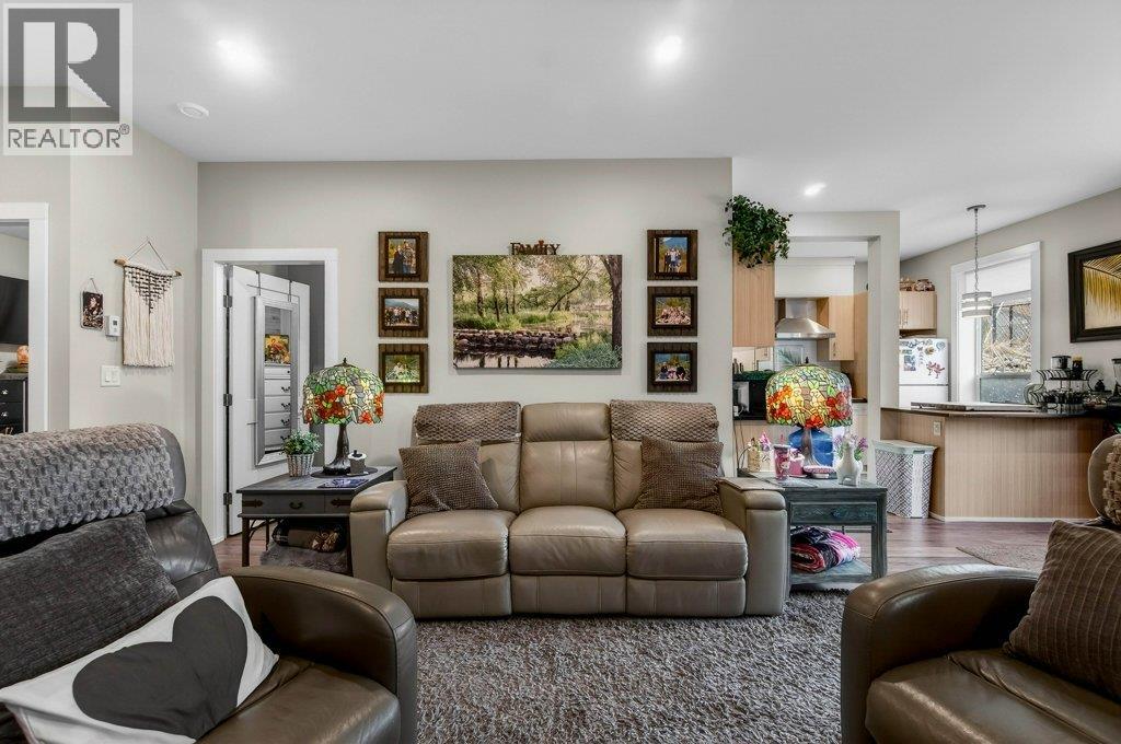 2010 15 Avenue Se, Salmon Arm, British Columbia  V1E 0E7 - Photo 47 - 10380190