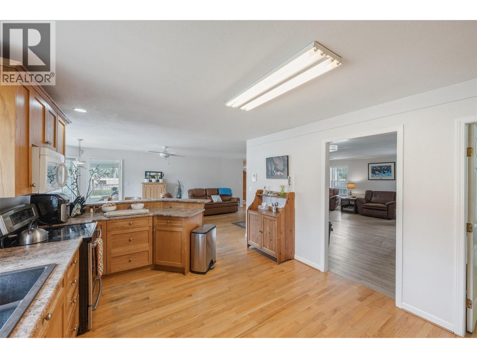 351 Jones Way Road, Oliver, British Columbia  V0H 1T5 - Photo 8 - 10380311