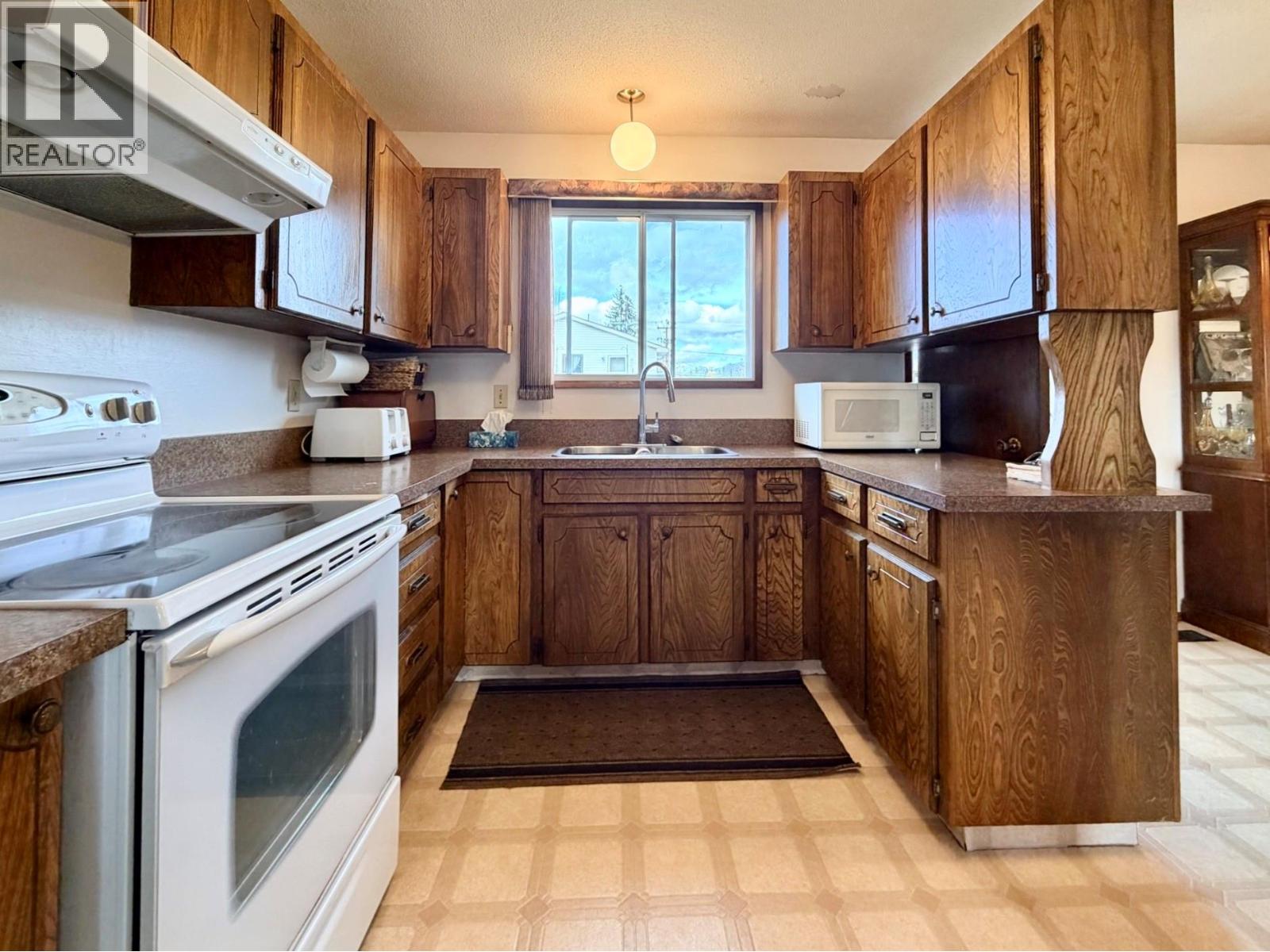 11102 Scott Street, Summerland, British Columbia  V0H 1Z0 - Photo 12 - 10380332