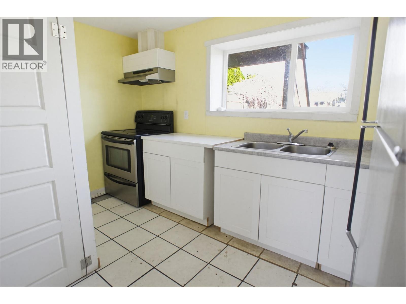 1942 Fleetwood Avenue, Kamloops, British Columbia  V2B 4S4 - Photo 13 - 10380092