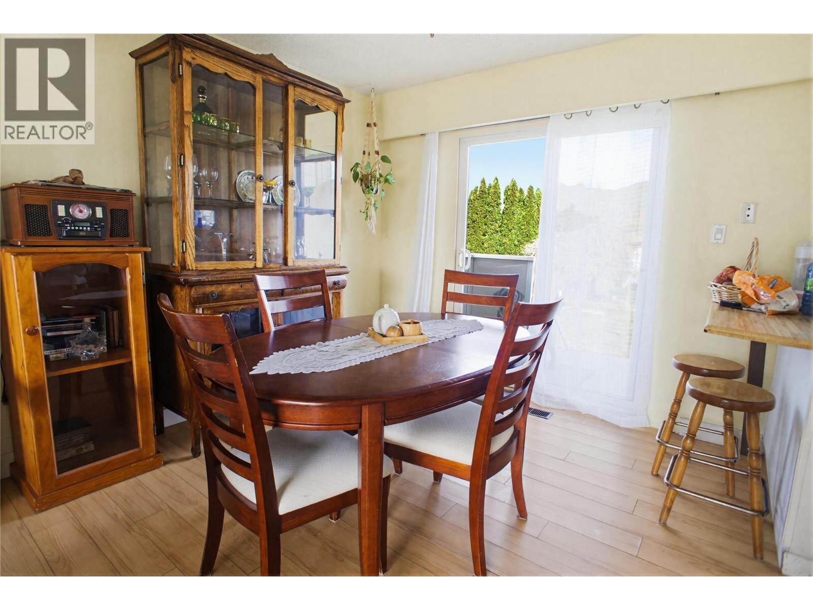 1942 Fleetwood Avenue, Kamloops, British Columbia  V2B 4S4 - Photo 3 - 10380092