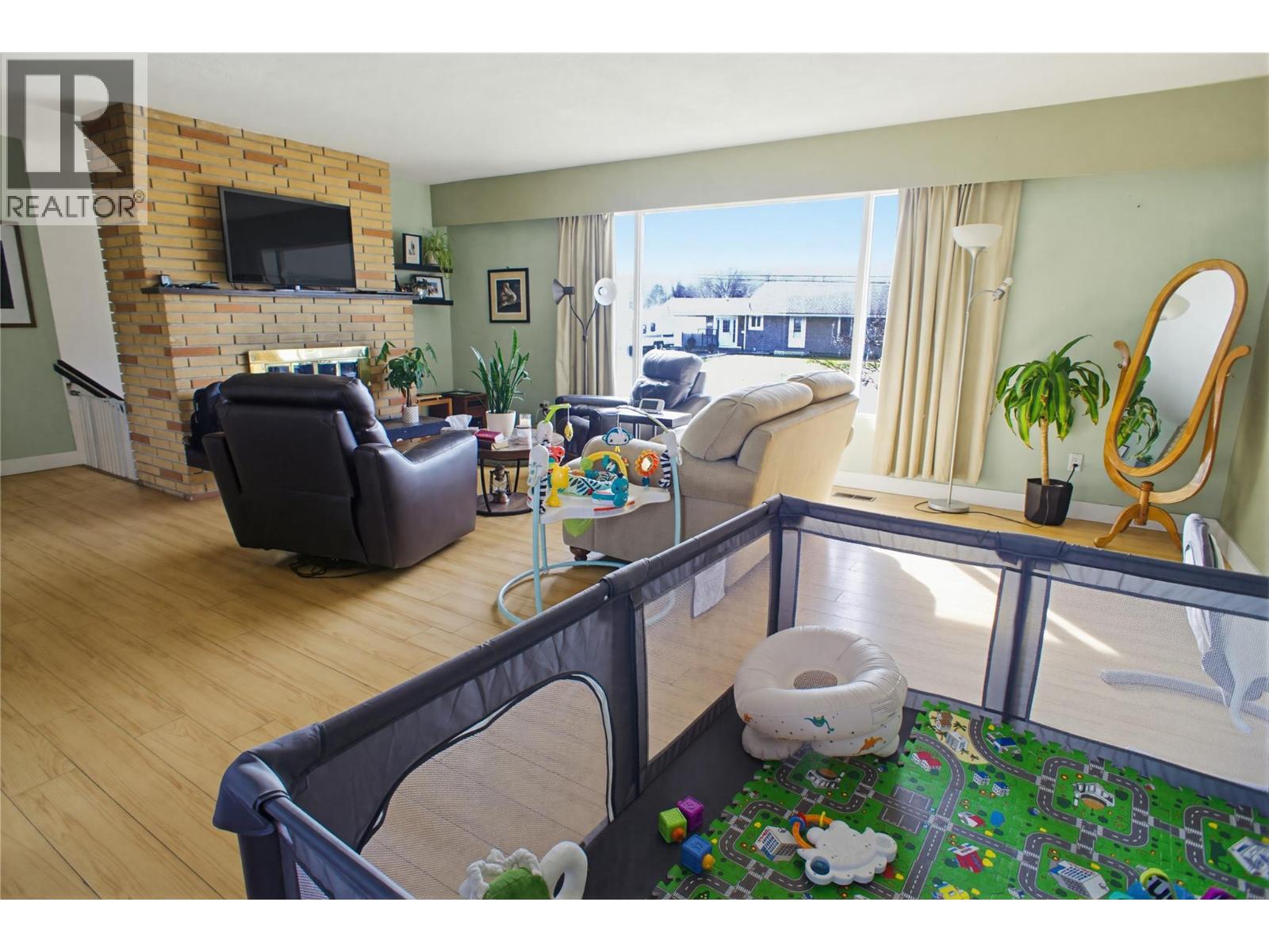 1942 Fleetwood Avenue, Kamloops, British Columbia  V2B 4S4 - Photo 4 - 10380092