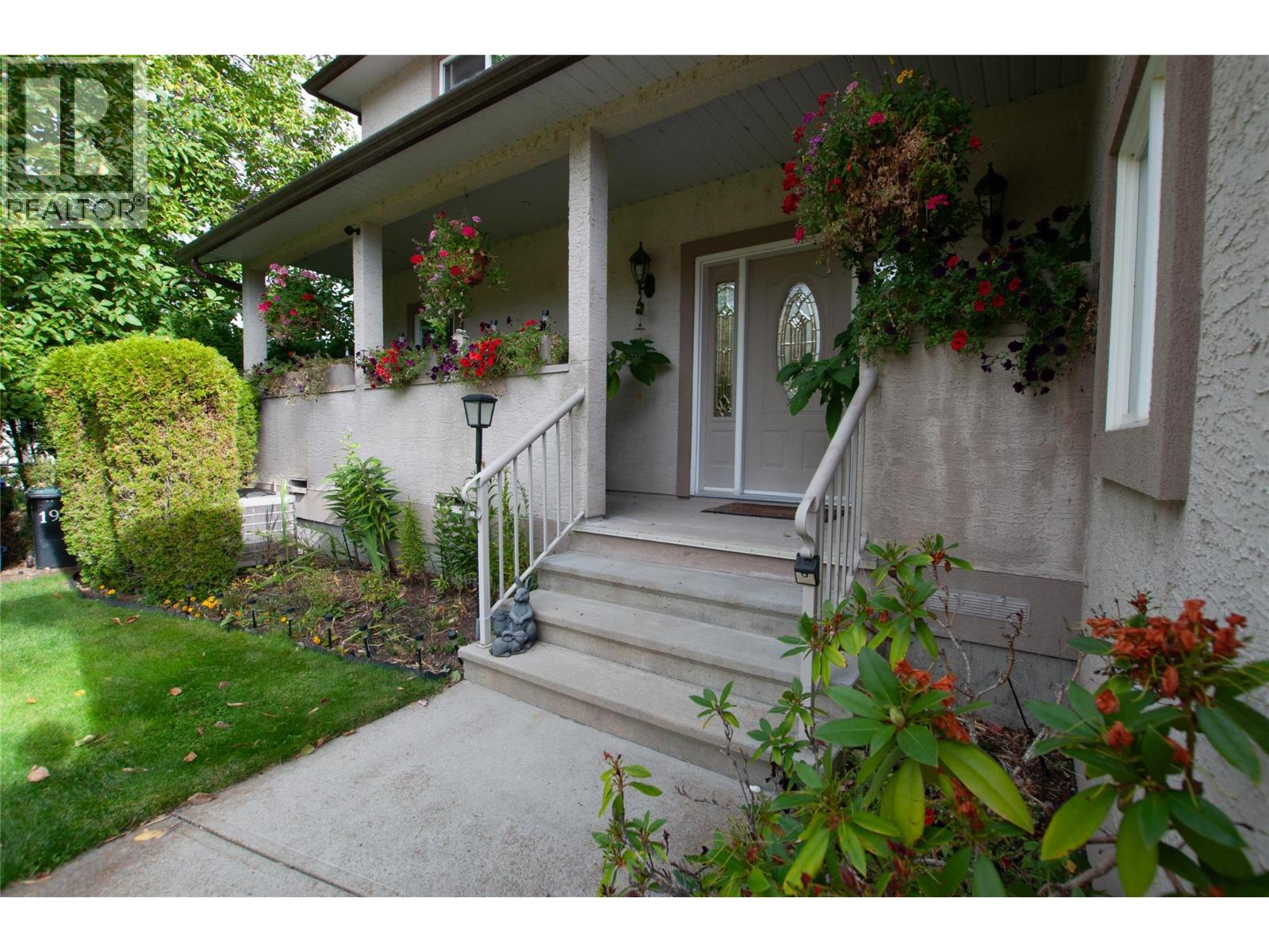 192 Alder Avenue, Kaleden, British Columbia  V0H 1K0 - Photo 4 - 10380400