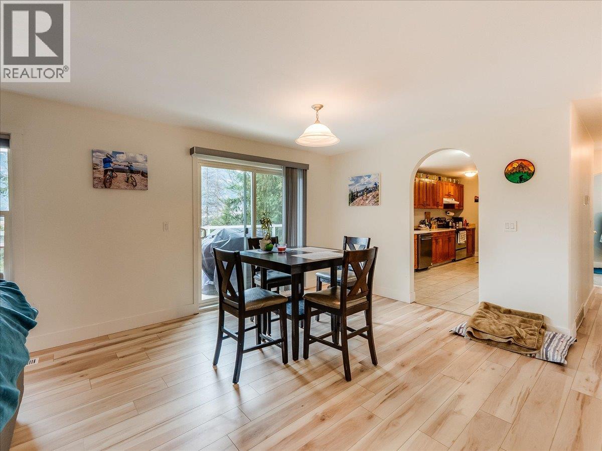 2421 12th Avenue, Castlegar, British Columbia  V1N 4A9 - Photo 10 - 10380279
