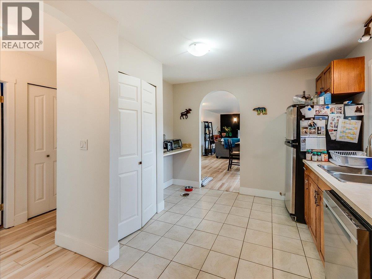 2421 12th Avenue, Castlegar, British Columbia  V1N 4A9 - Photo 15 - 10380279