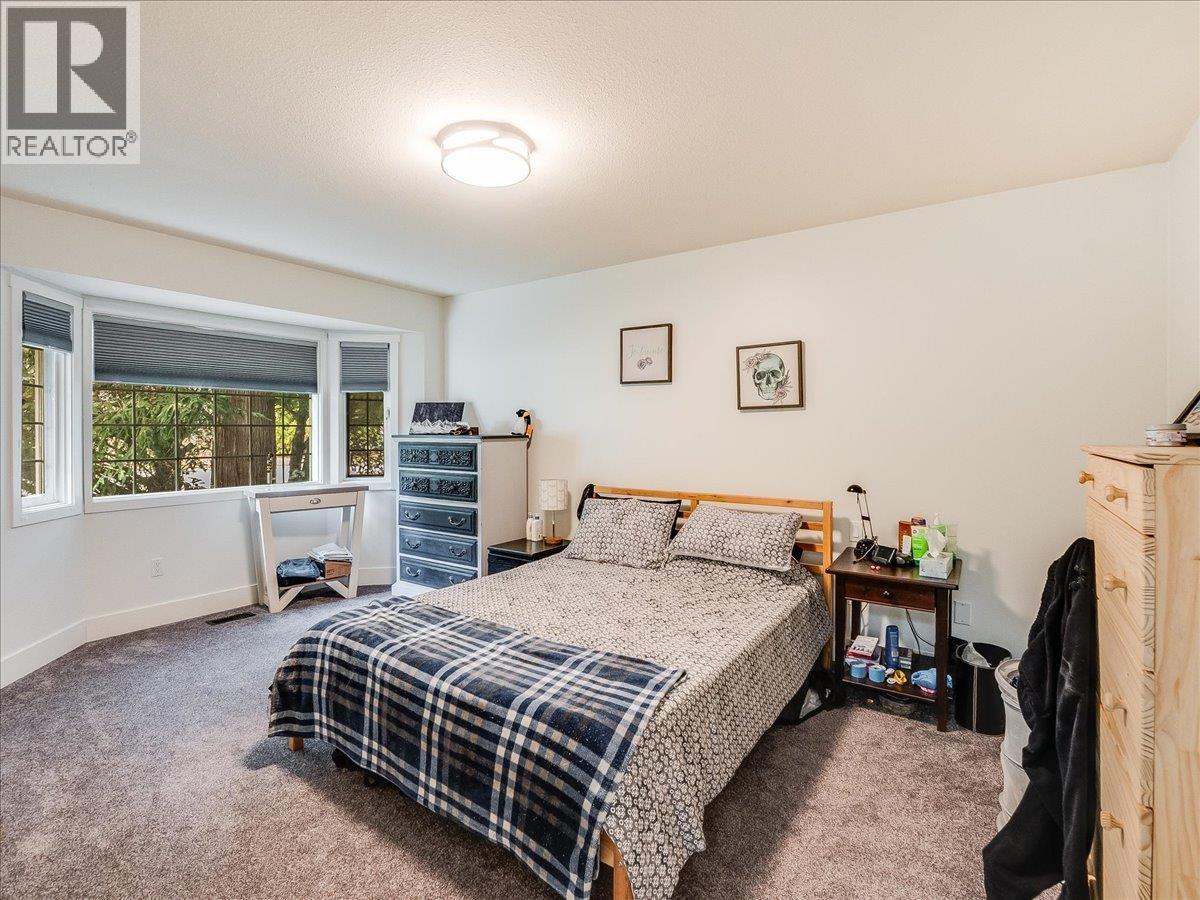 2421 12th Avenue, Castlegar, British Columbia  V1N 4A9 - Photo 16 - 10380279