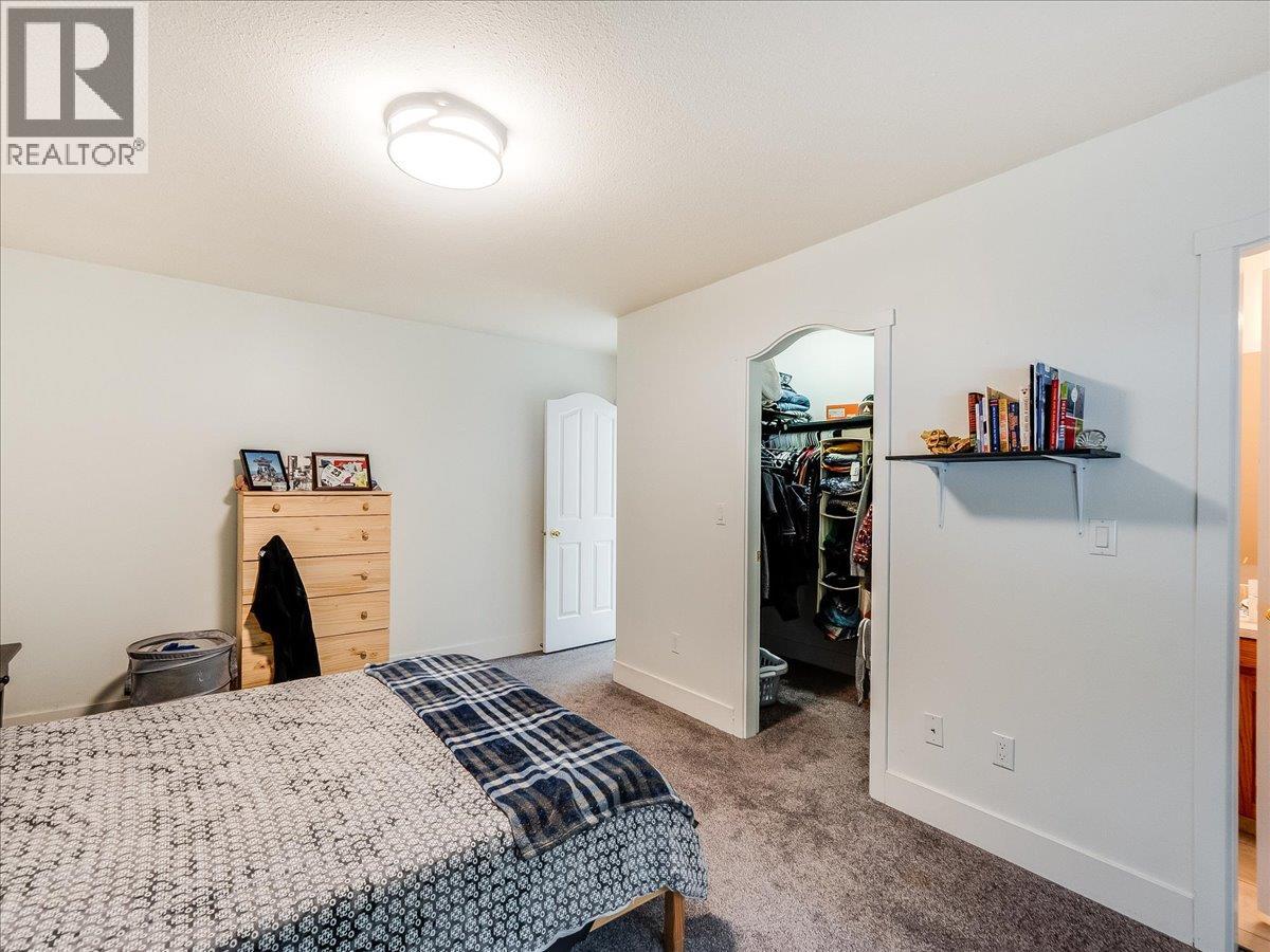 2421 12th Avenue, Castlegar, British Columbia  V1N 4A9 - Photo 17 - 10380279