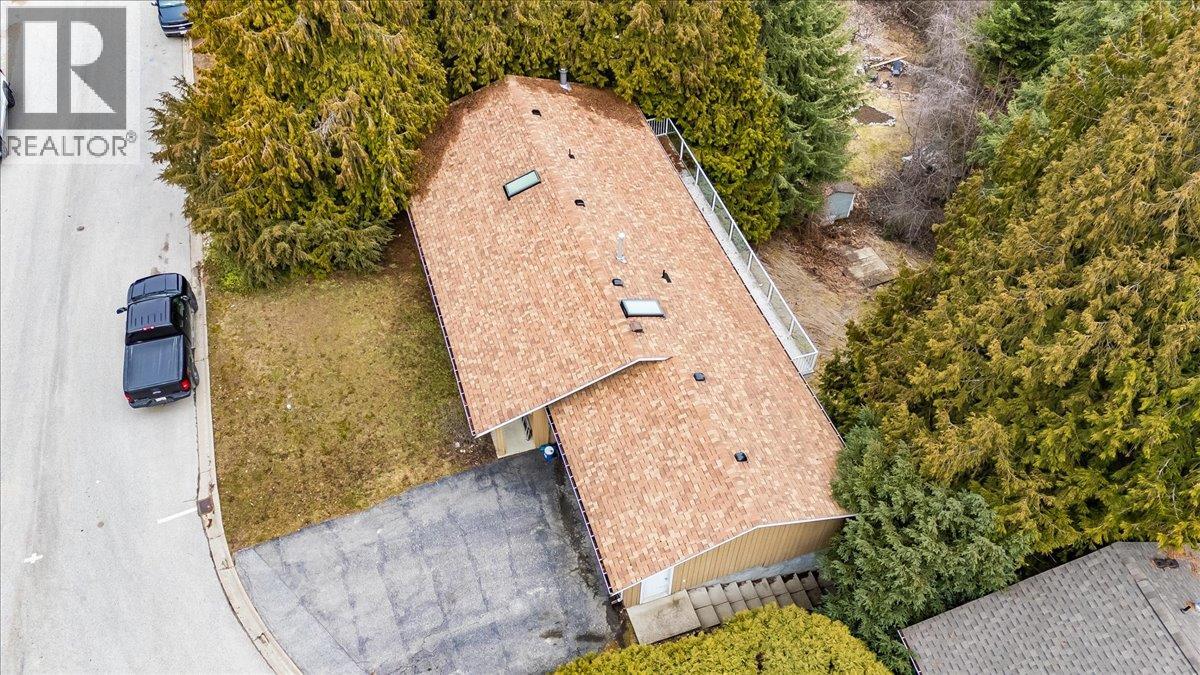 2421 12th Avenue, Castlegar, British Columbia  V1N 4A9 - Photo 2 - 10380279