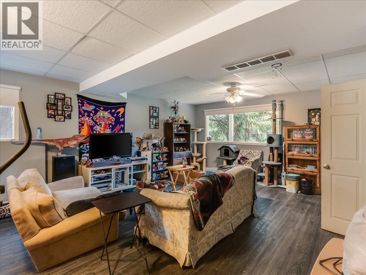 2421 12th Avenue, Castlegar, British Columbia  V1N 4A9 - Photo 27 - 10380279