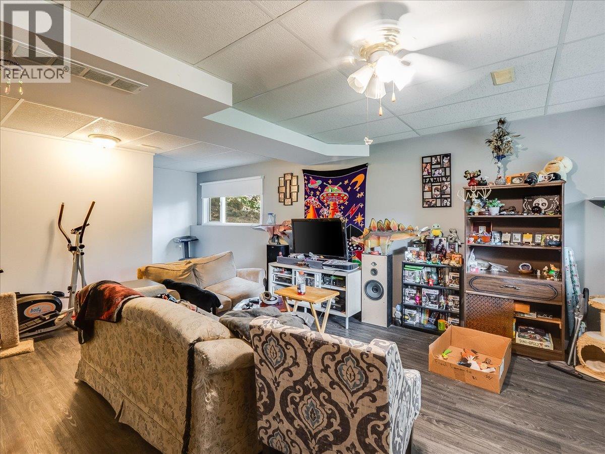 2421 12th Avenue, Castlegar, British Columbia  V1N 4A9 - Photo 28 - 10380279