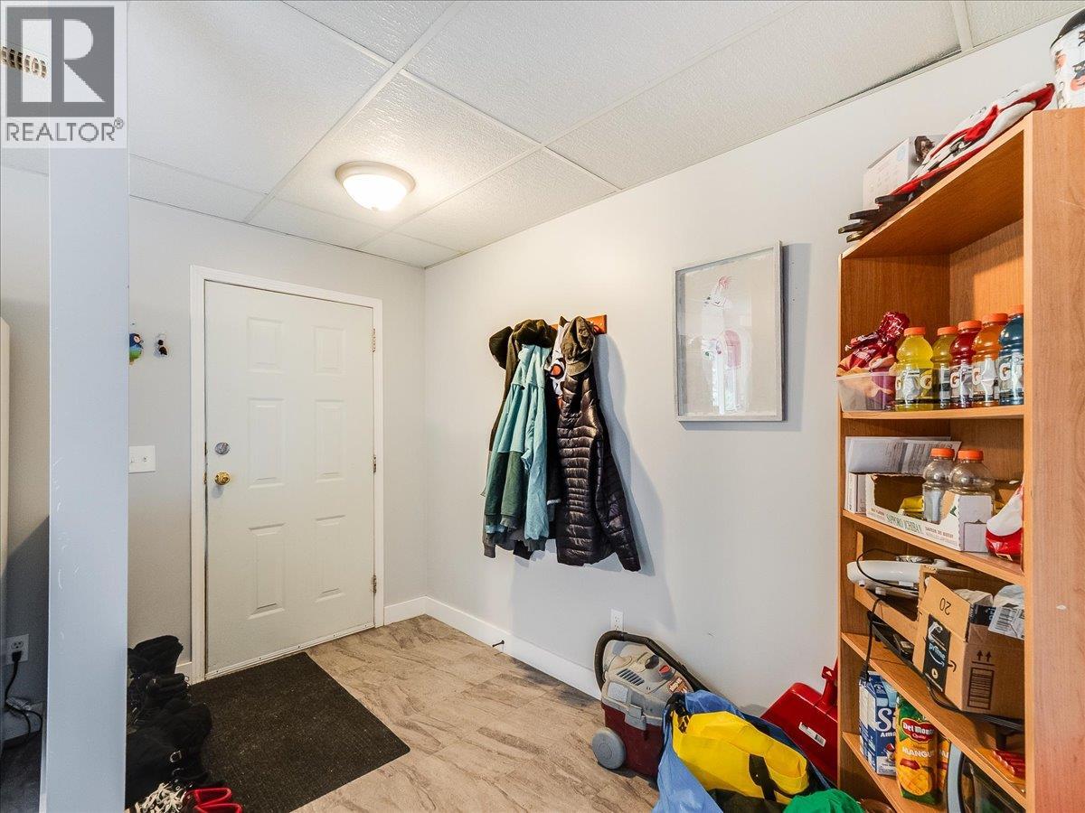 2421 12th Avenue, Castlegar, British Columbia  V1N 4A9 - Photo 33 - 10380279