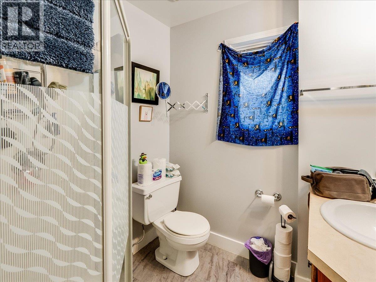 2421 12th Avenue, Castlegar, British Columbia  V1N 4A9 - Photo 37 - 10380279