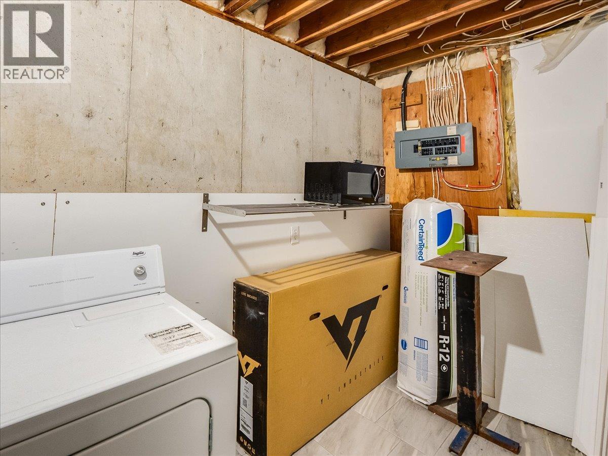 2421 12th Avenue, Castlegar, British Columbia  V1N 4A9 - Photo 38 - 10380279