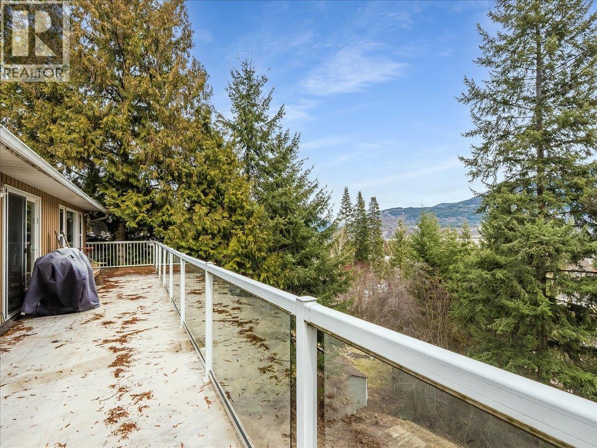 2421 12th Avenue, Castlegar, British Columbia  V1N 4A9 - Photo 41 - 10380279