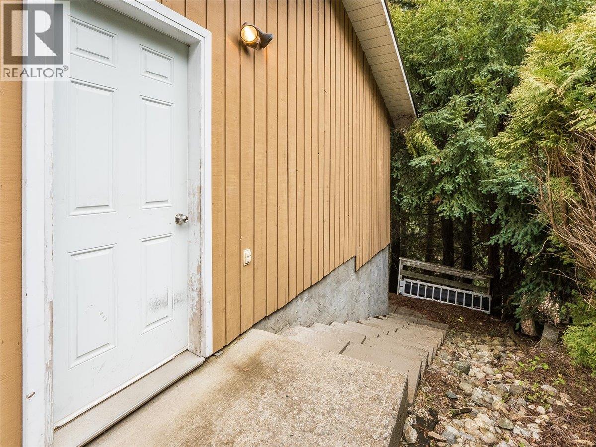 2421 12th Avenue, Castlegar, British Columbia  V1N 4A9 - Photo 43 - 10380279