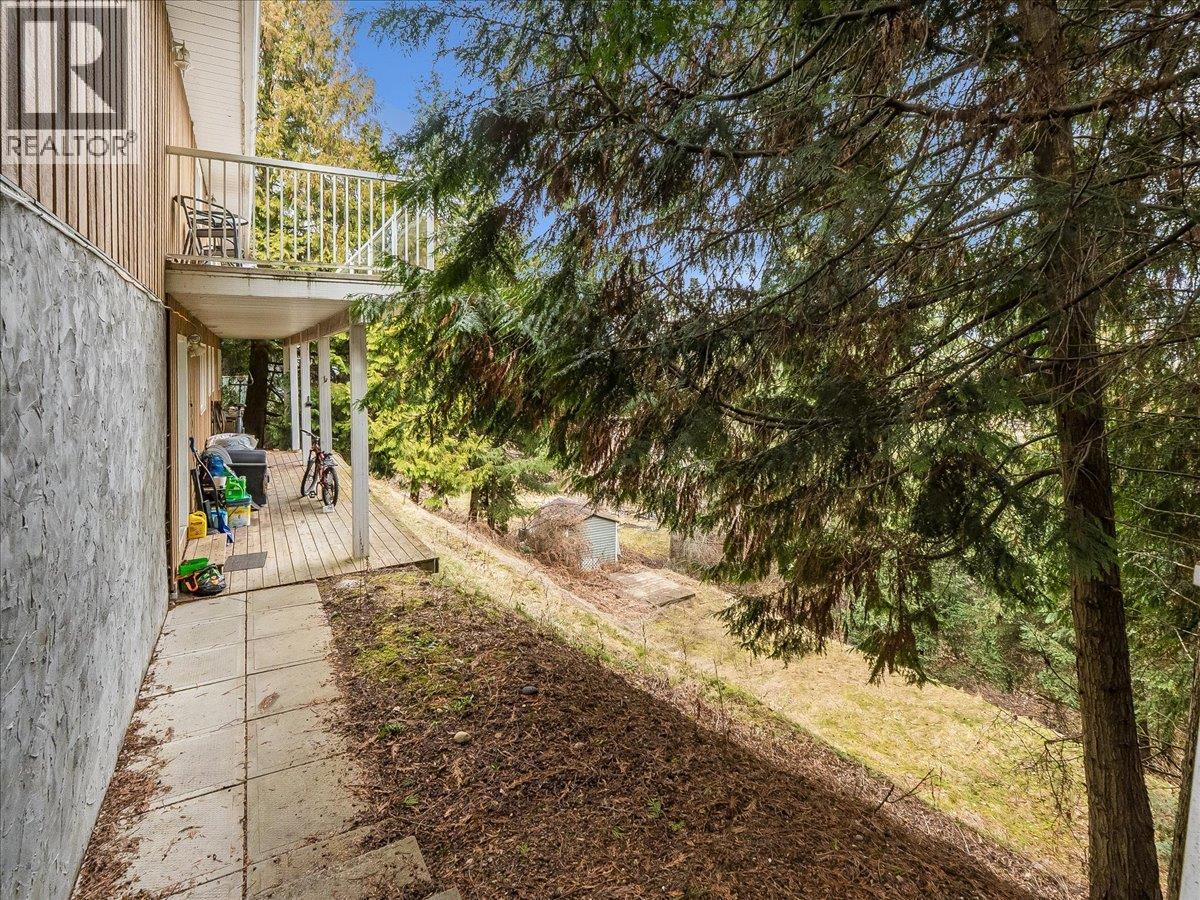 2421 12th Avenue, Castlegar, British Columbia  V1N 4A9 - Photo 44 - 10380279