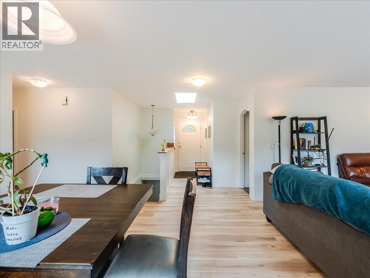 2421 12th Avenue, Castlegar, British Columbia  V1N 4A9 - Photo 5 - 10380279