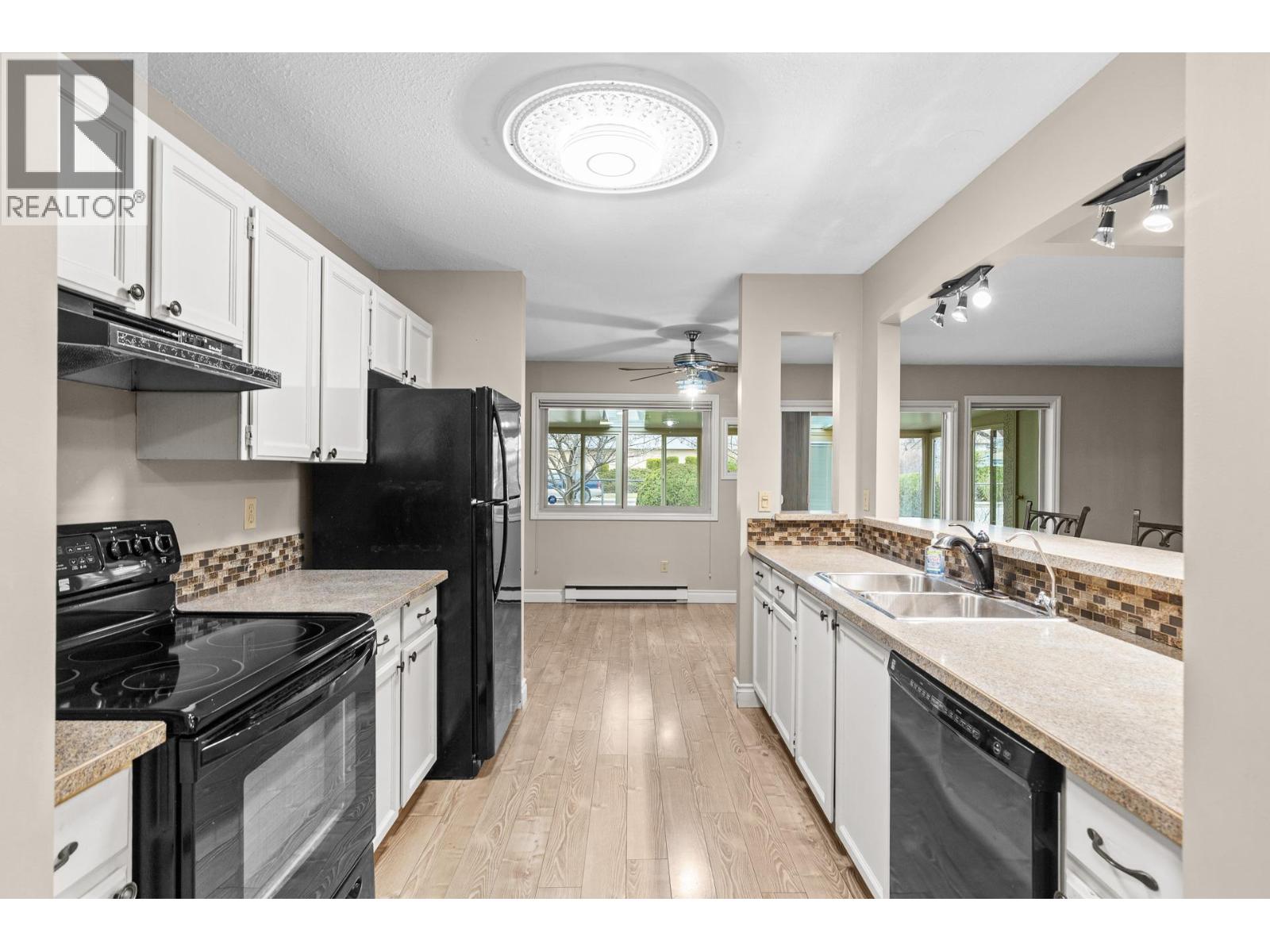 200 Gerstmar Road Unit# 16, Kelowna, British Columbia  V1X 4A7 - Photo 2 - 10380208