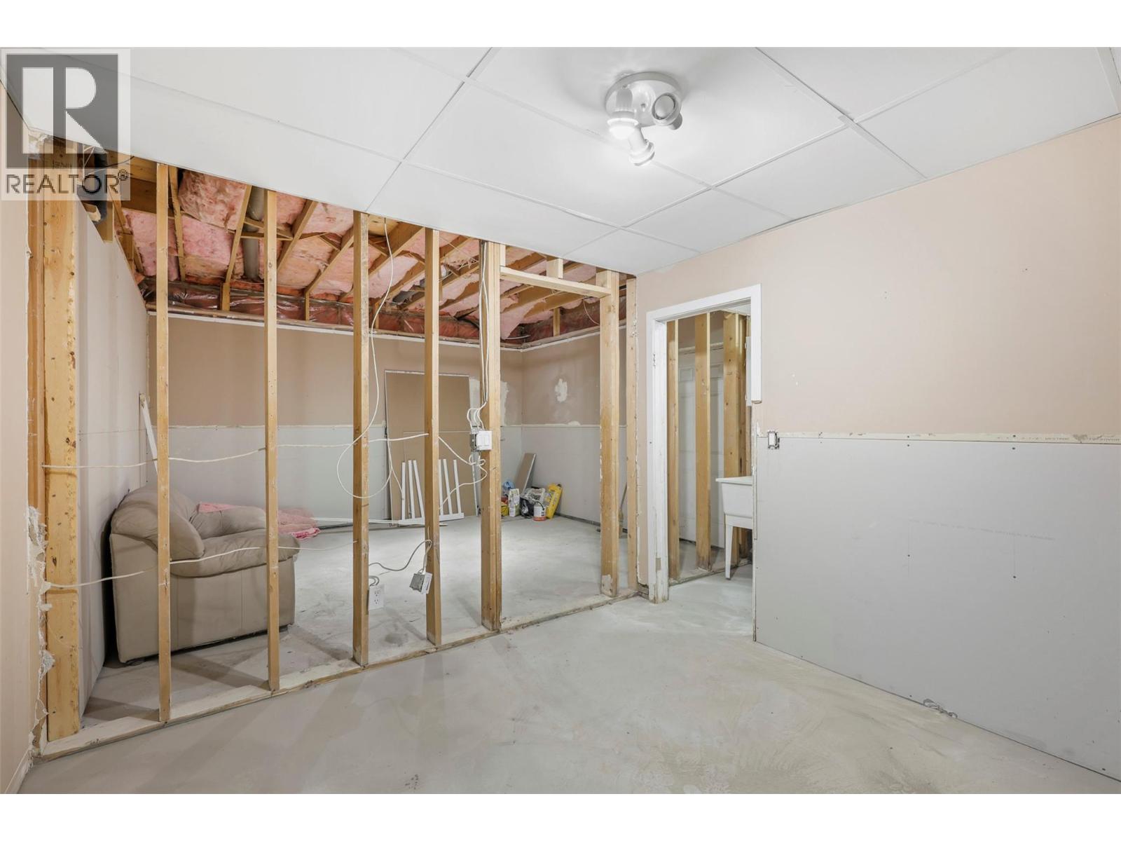 2156 Van Horne Drive, Kamloops, British Columbia  V1S 1L7 - Photo 49 - 10362011