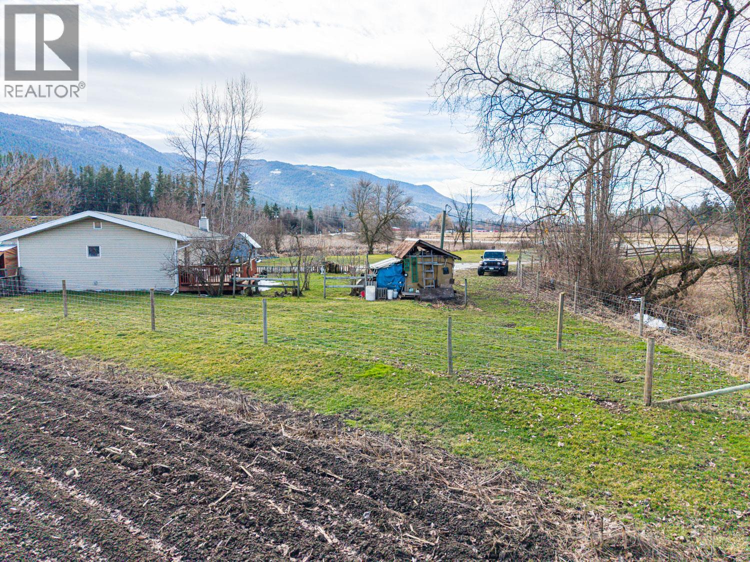 4536 97a Highway, Spallumcheen, British Columbia  V4Y 0S1 - Photo 3 - 10380314