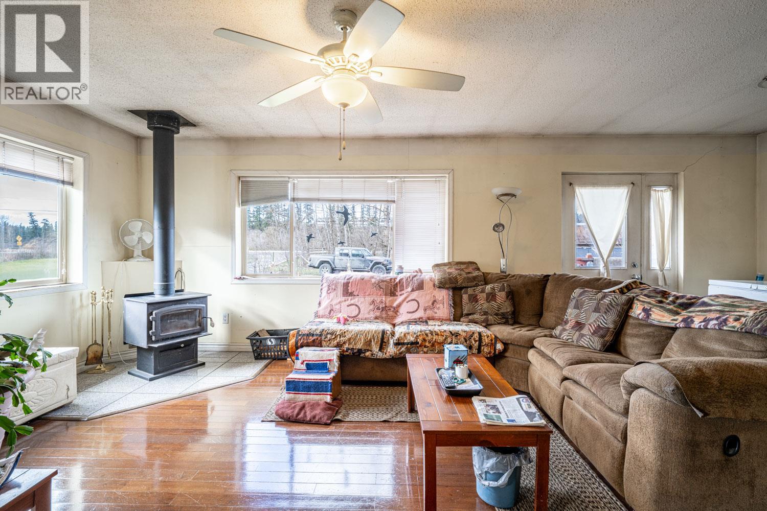 4536 97a Highway, Spallumcheen, British Columbia  V4Y 0S1 - Photo 4 - 10380314