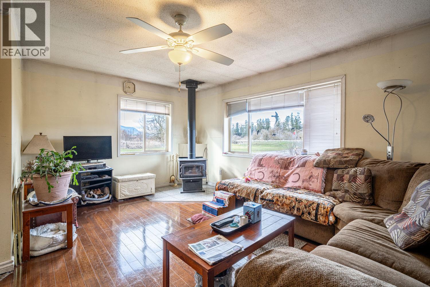 4536 97a Highway, Spallumcheen, British Columbia  V4Y 0S1 - Photo 5 - 10380314