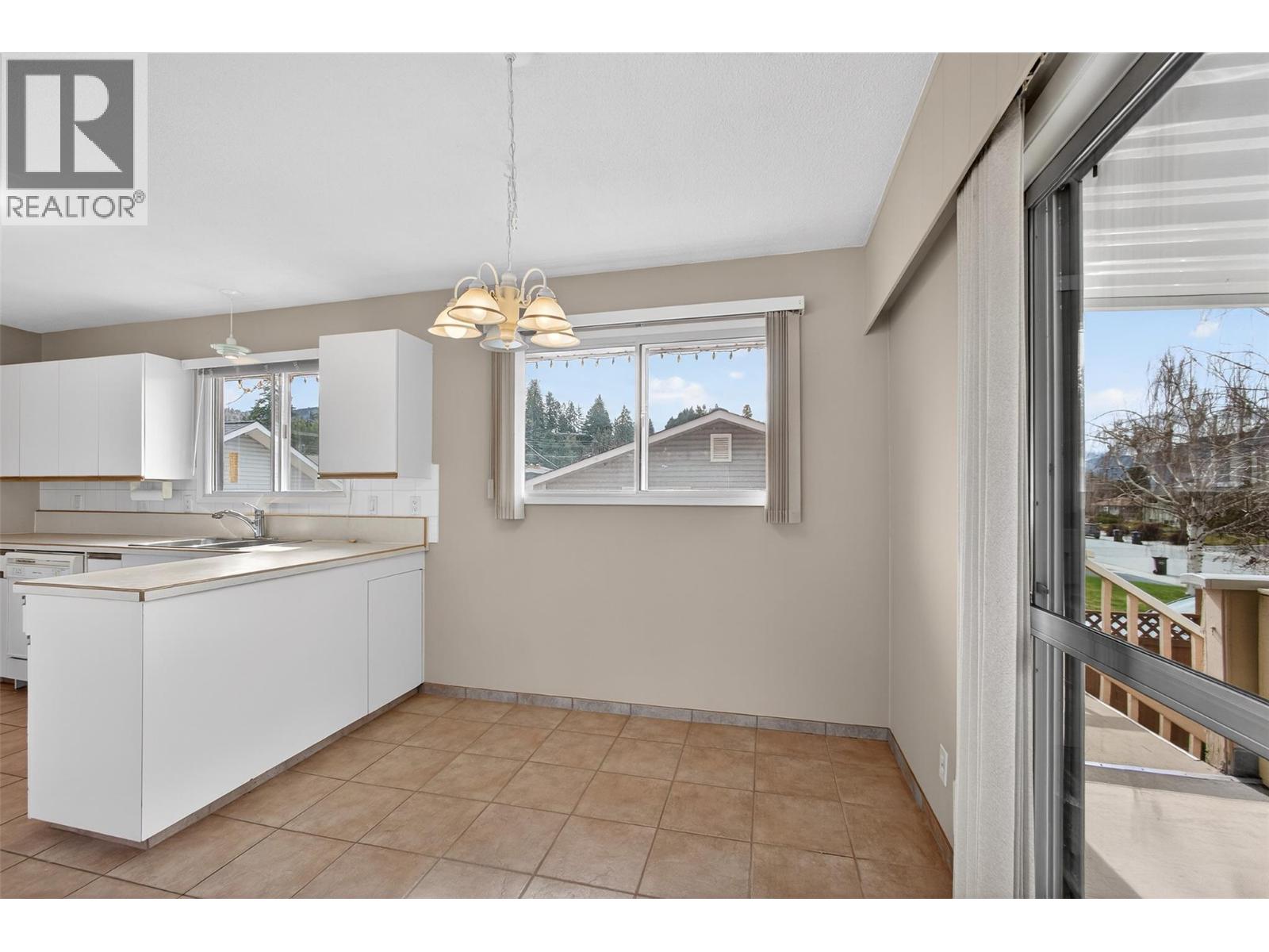 181 Mcpherson Crescent, Penticton, British Columbia  V2A 2N9 - Photo 4 - 10379671