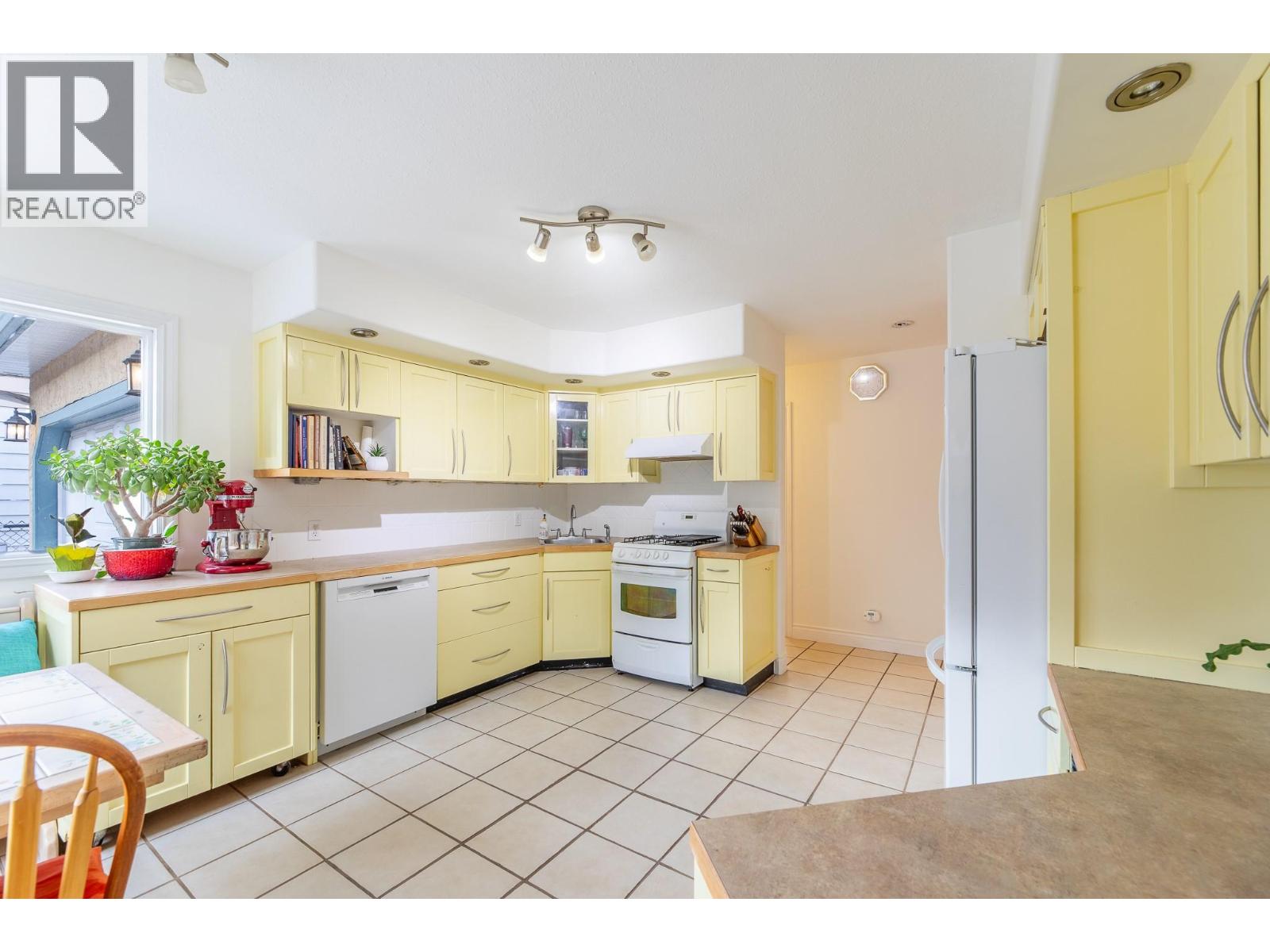 11020 Adams Avenue, Summerland, British Columbia  V0H 1Z2 - Photo 4 - 10379089