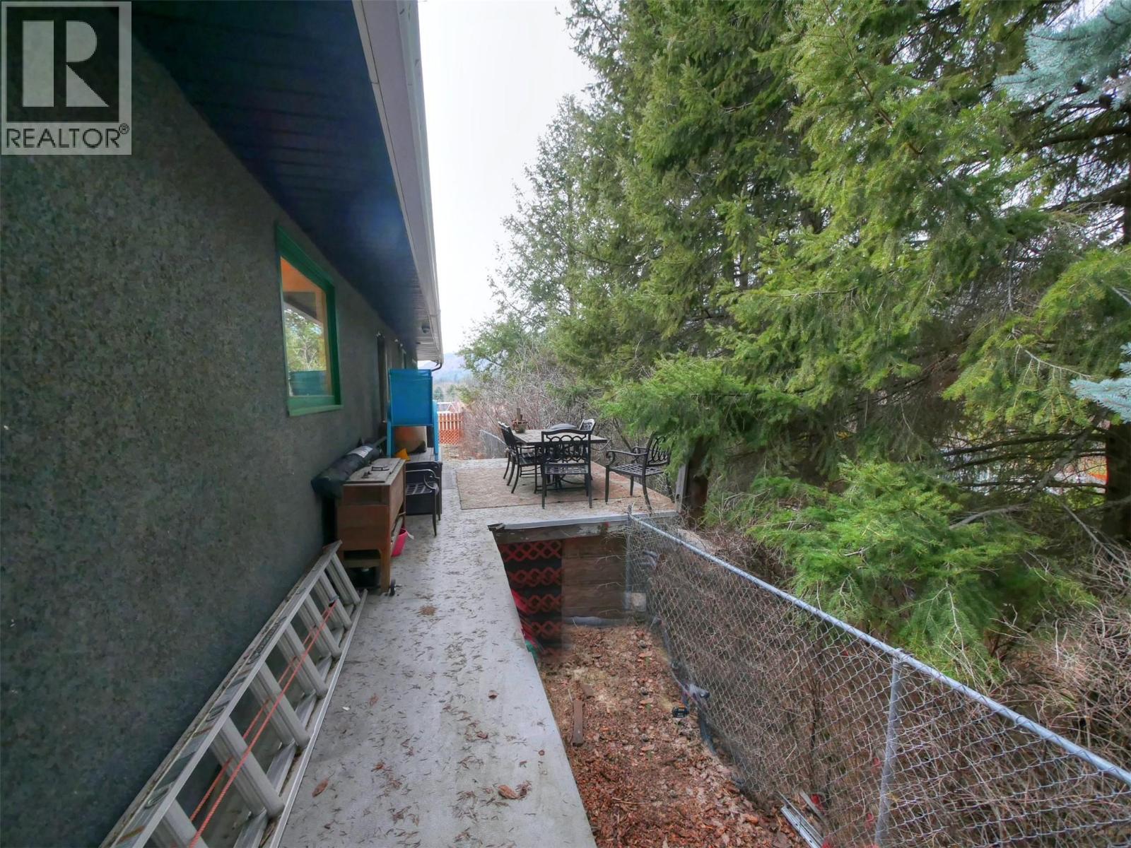 1895 Columbia Gardens Road, Fruitvale, British Columbia  V0G 1L0 - Photo 17 - 10380294