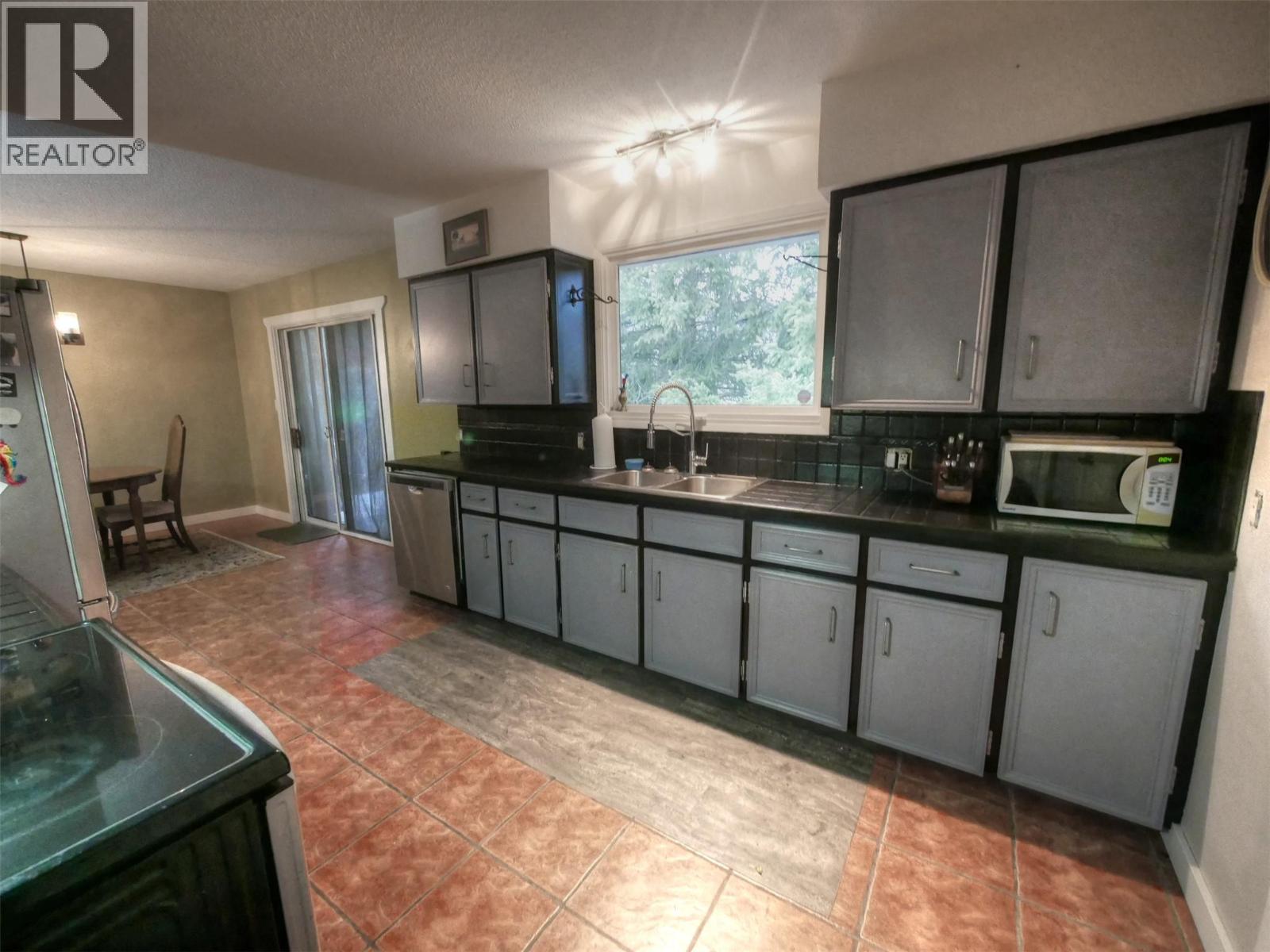 1895 Columbia Gardens Road, Fruitvale, British Columbia  V0G 1L0 - Photo 4 - 10380294