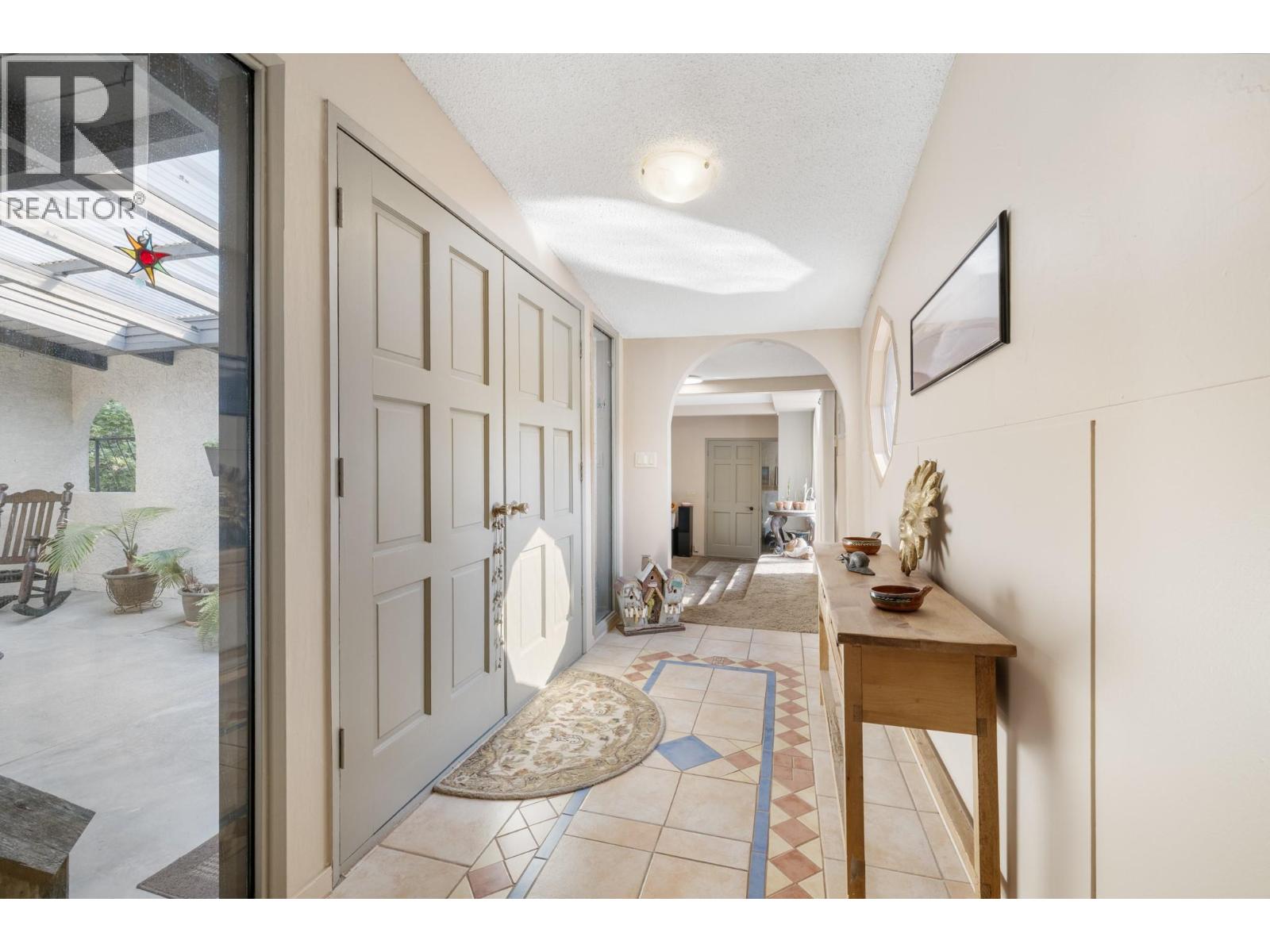 48 Caramillo Road, Kelowna, British Columbia  V1V 1B3 - Photo 4 - 10379320