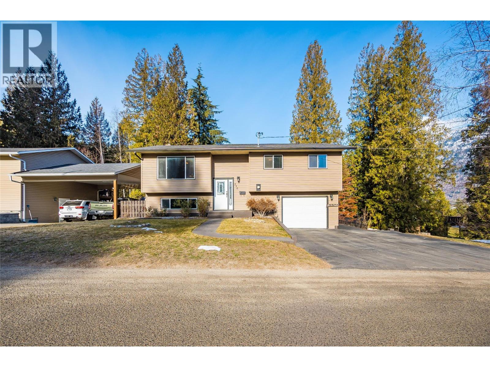 716 Lynnwood Crescent, castlegar, British Columbia