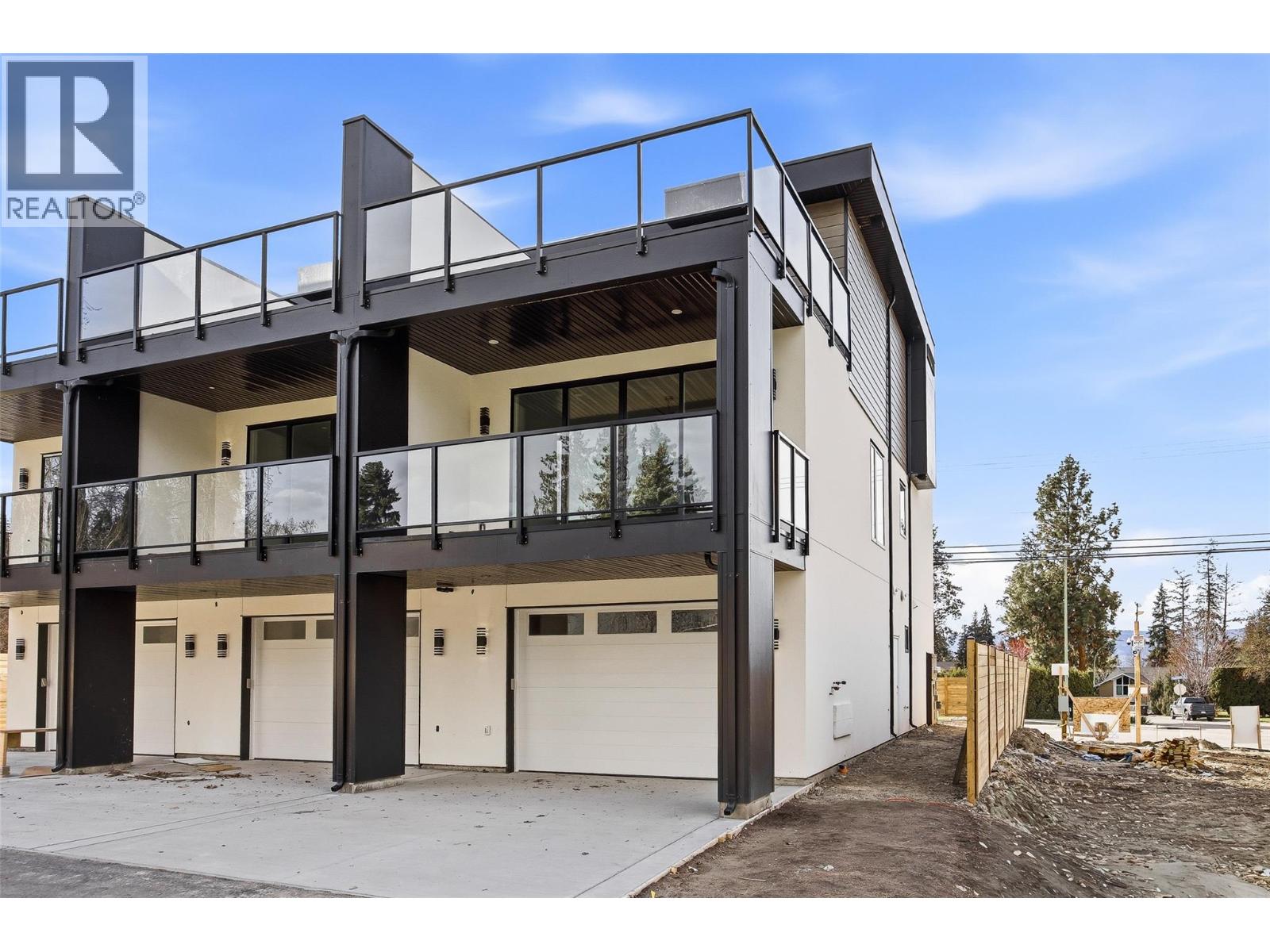 4563 Gordon Drive, Kelowna, British Columbia  V1W 1T3 - Photo 2 - 10378327