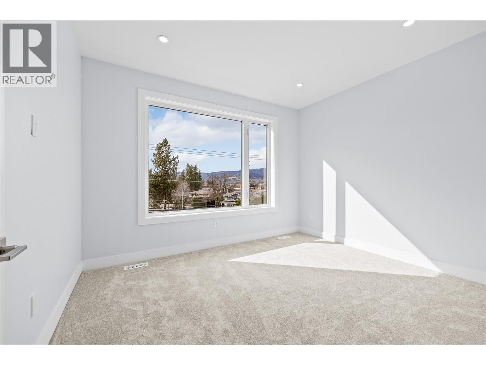 4563 Gordon Drive, Kelowna, British Columbia  V1W 1T3 - Photo 24 - 10378327