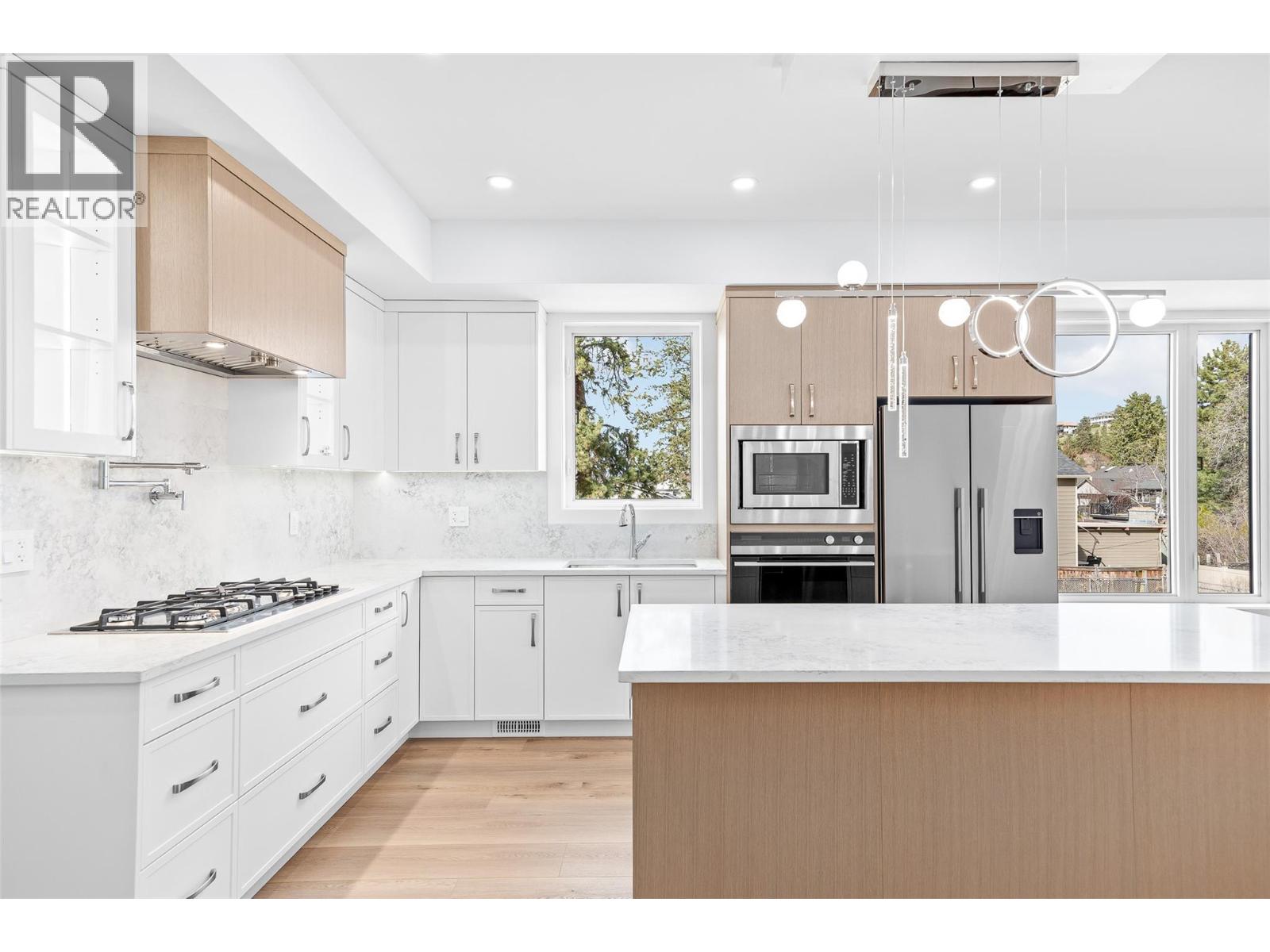 4563 Gordon Drive, Kelowna, British Columbia  V1W 1T3 - Photo 4 - 10378327