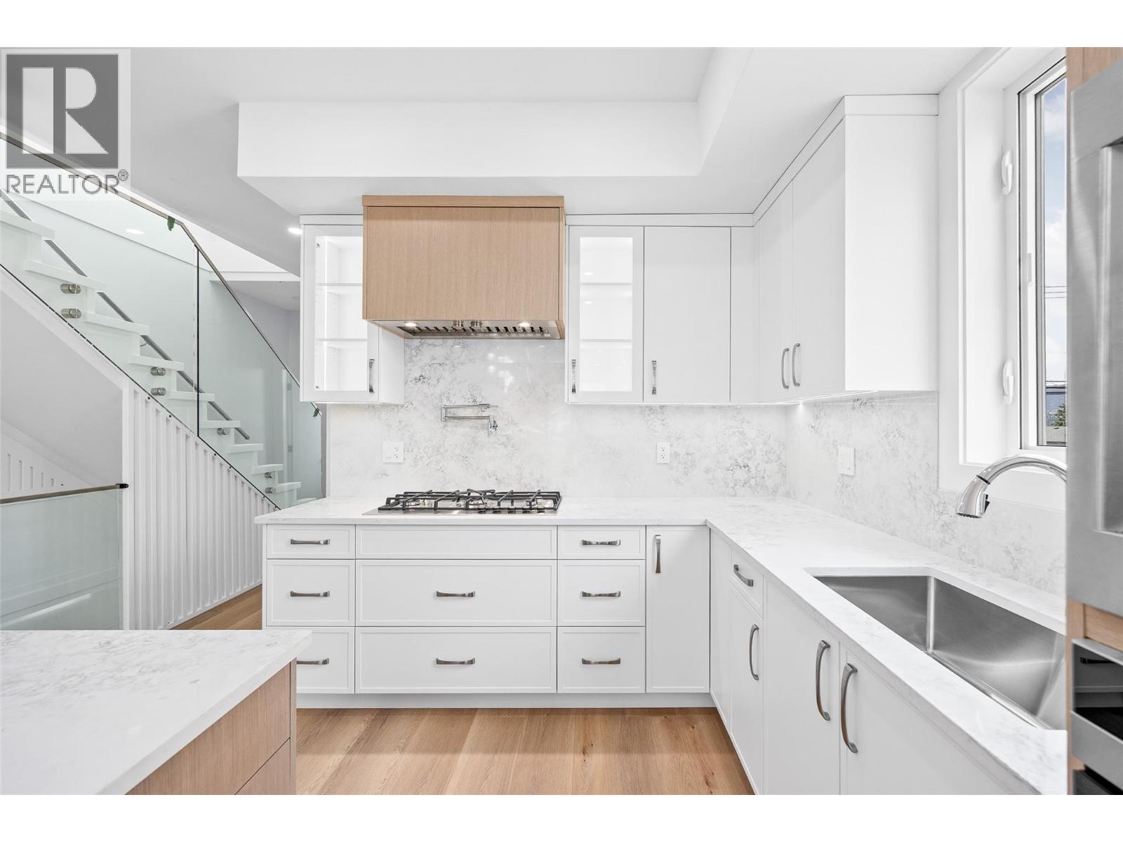 4563 Gordon Drive, Kelowna, British Columbia  V1W 1T3 - Photo 6 - 10378327