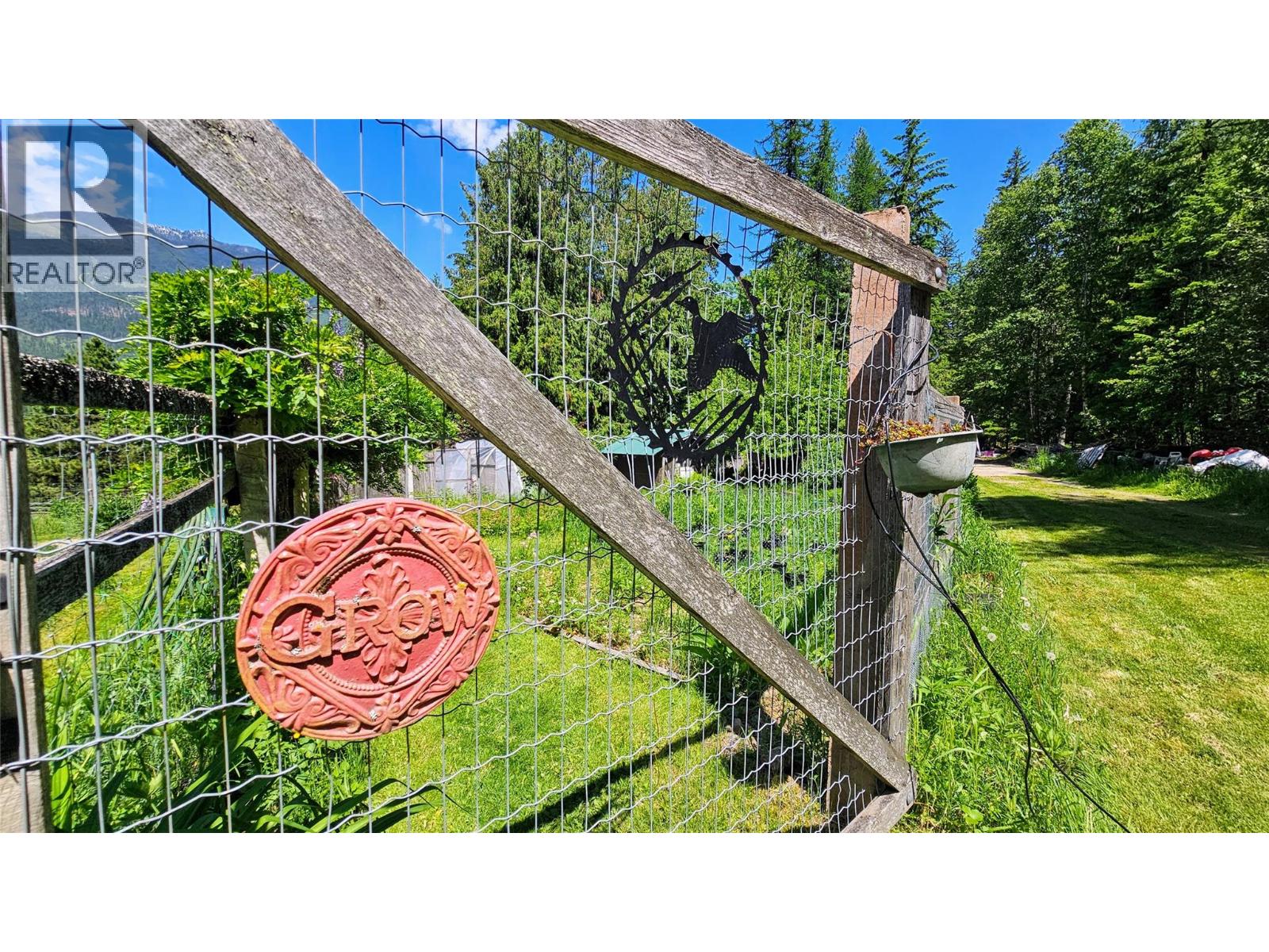 8496 B Procter Road E, Procter, British Columbia  V1L 0B7 - Photo 2 - 10380536