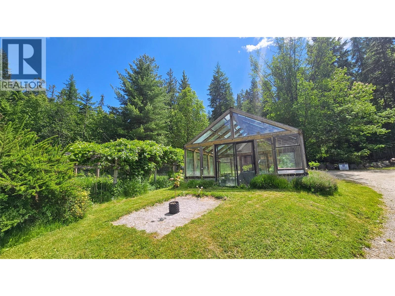 8496 B Procter Road E, Procter, British Columbia  V1L 0B7 - Photo 4 - 10380536