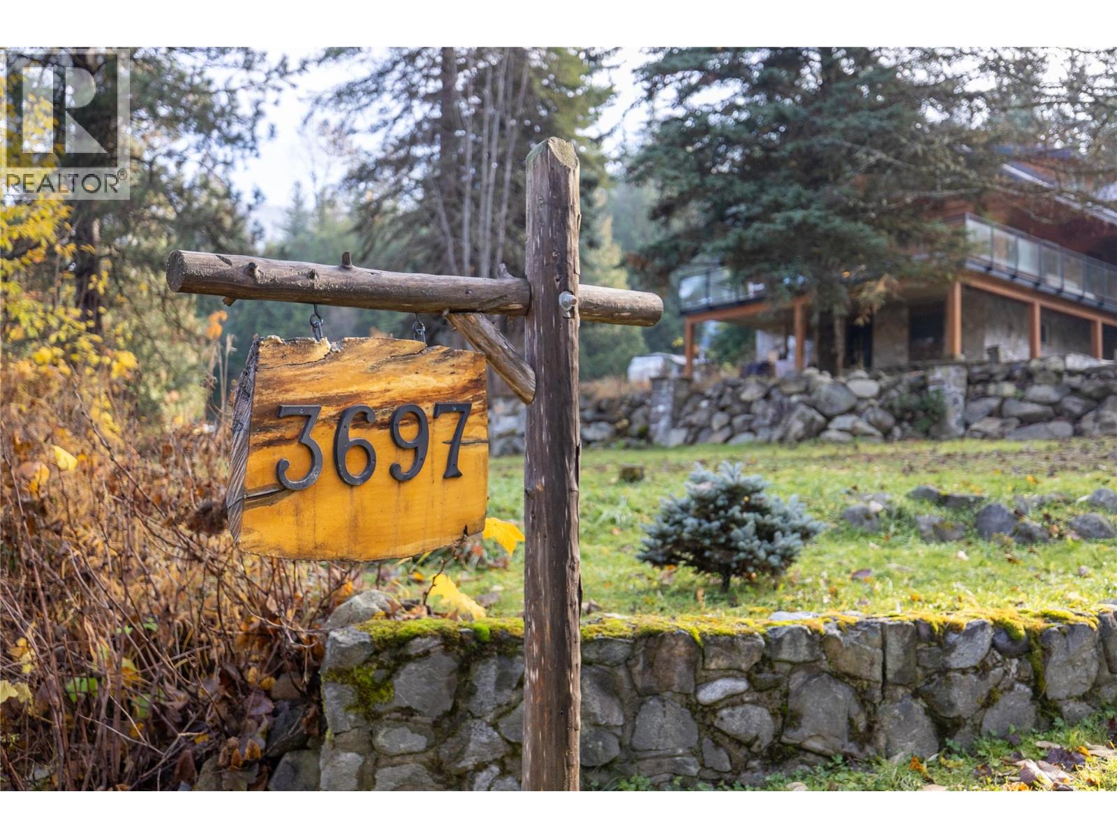 3697 Blewett Road, Nelson, British Columbia  V1L 6V8 - Photo 2 - 10379808