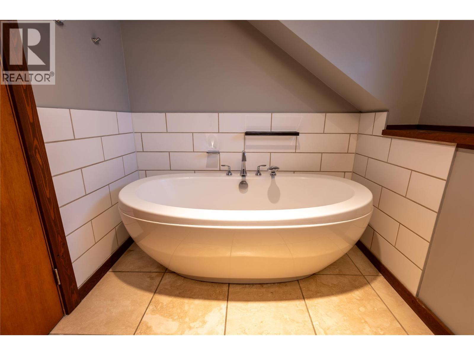 3697 Blewett Road, Nelson, British Columbia  V1L 6V8 - Photo 38 - 10379808