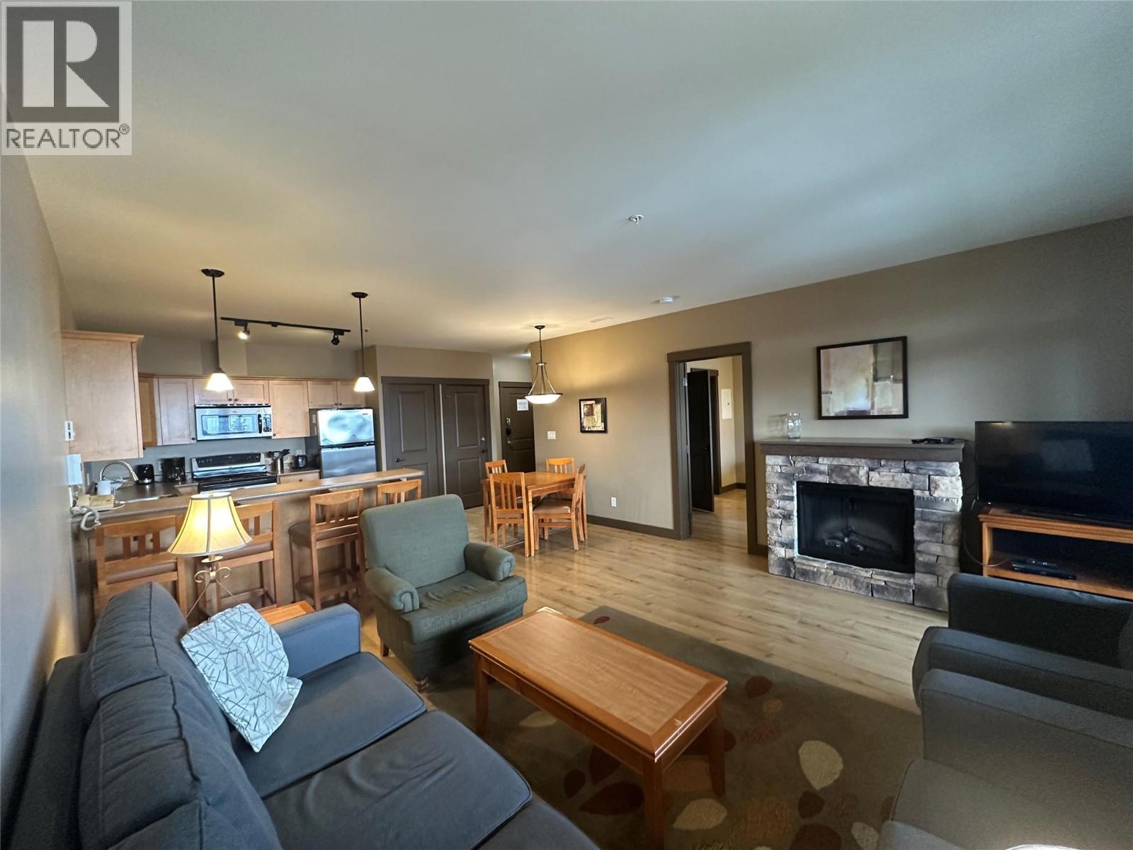 1420 PALLISER Trail Unit# 301, golden, British Columbia