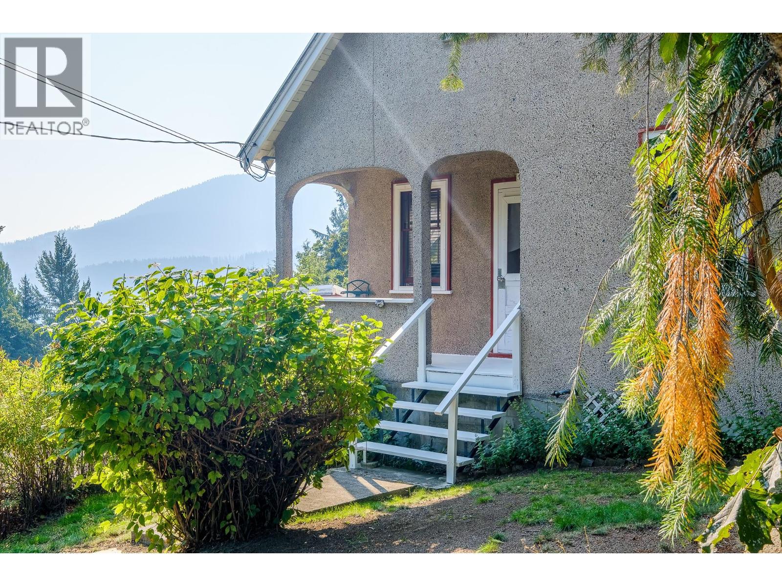 1929 Union Avenue, Rossland, British Columbia  V0G 1Y0 - Photo 10 - 10379987