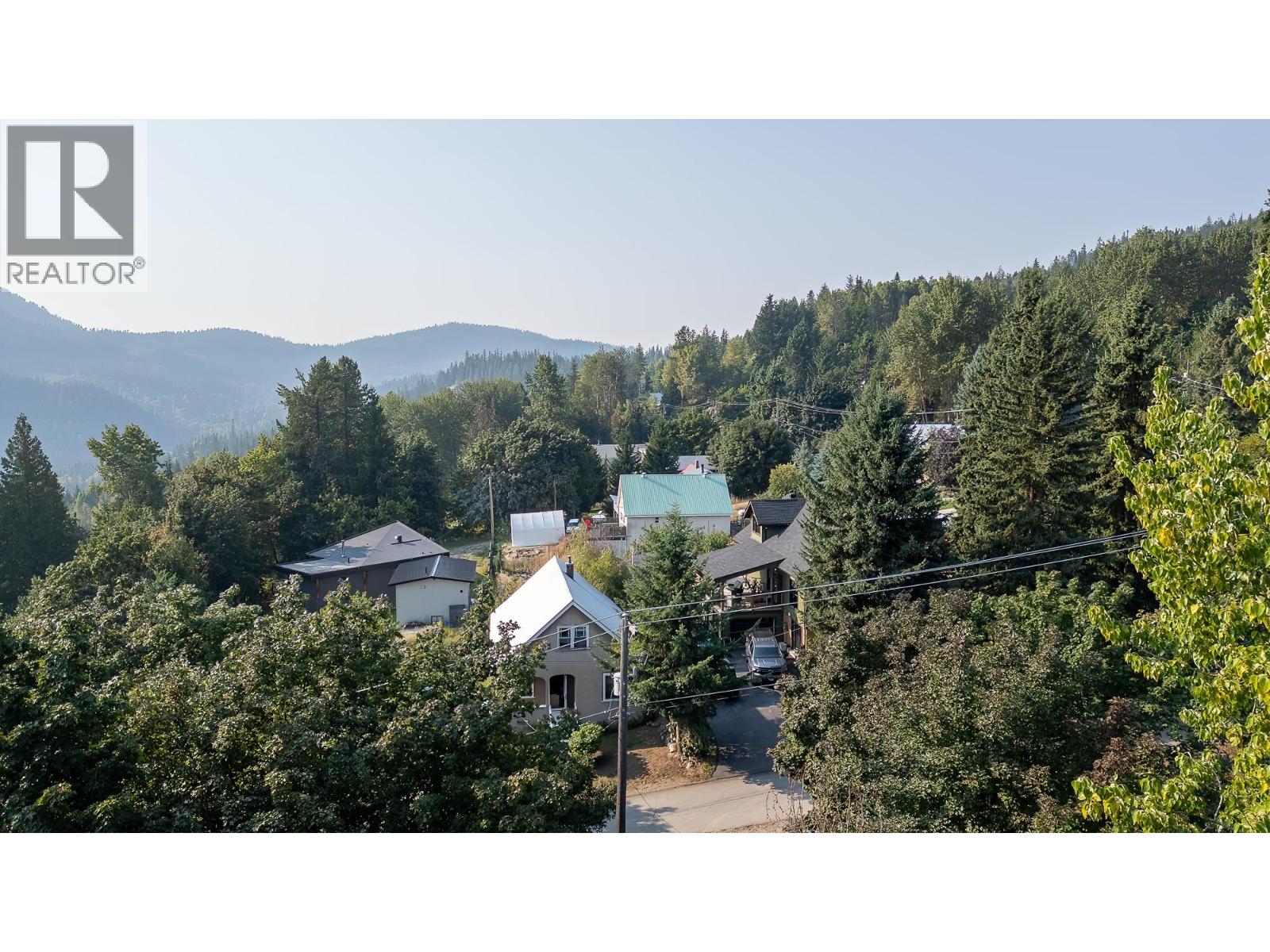1929 Union Avenue, Rossland, British Columbia  V0G 1Y0 - Photo 6 - 10379987