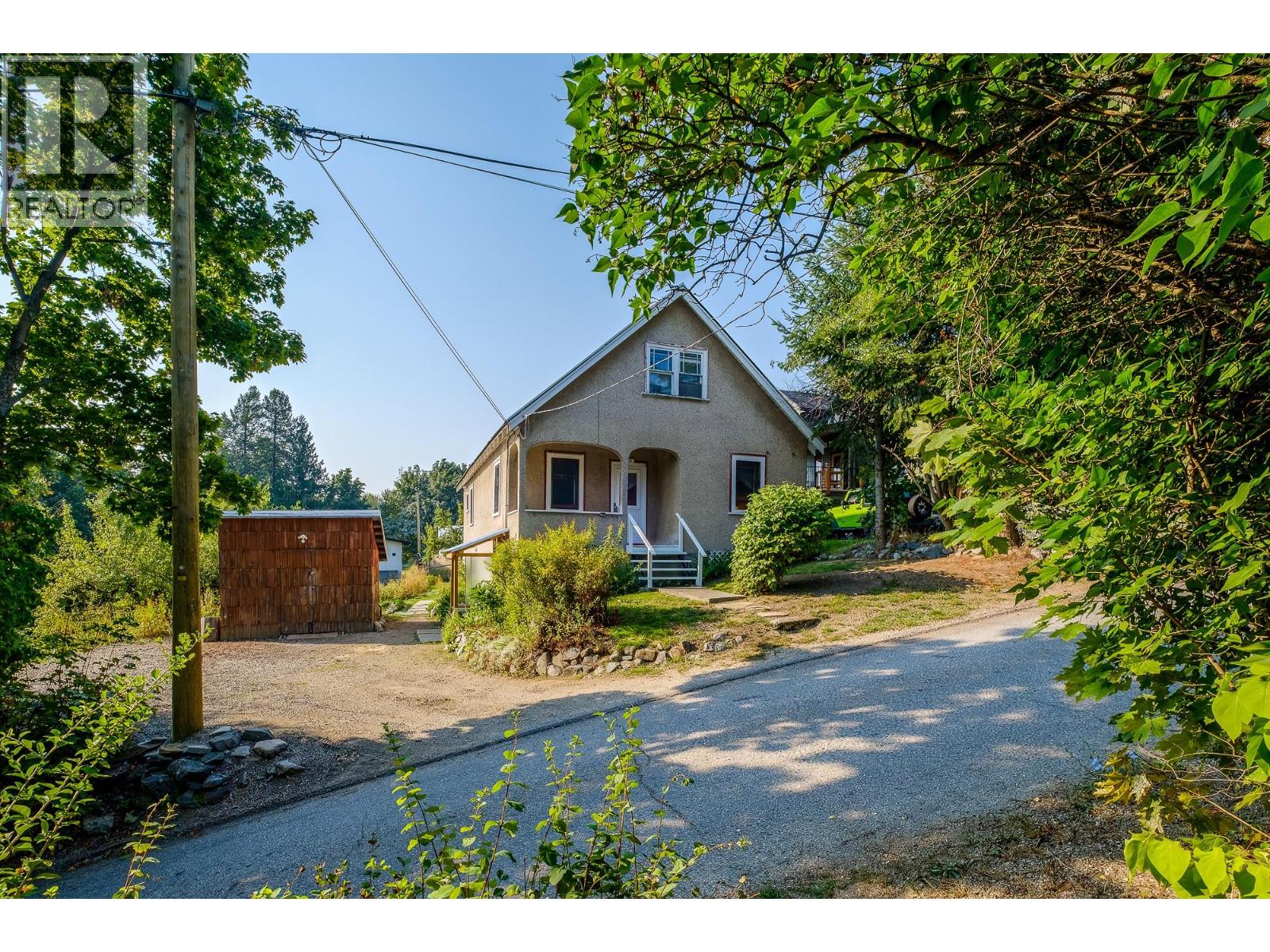 1929 Union Avenue, Rossland, British Columbia  V0G 1Y0 - Photo 7 - 10379987