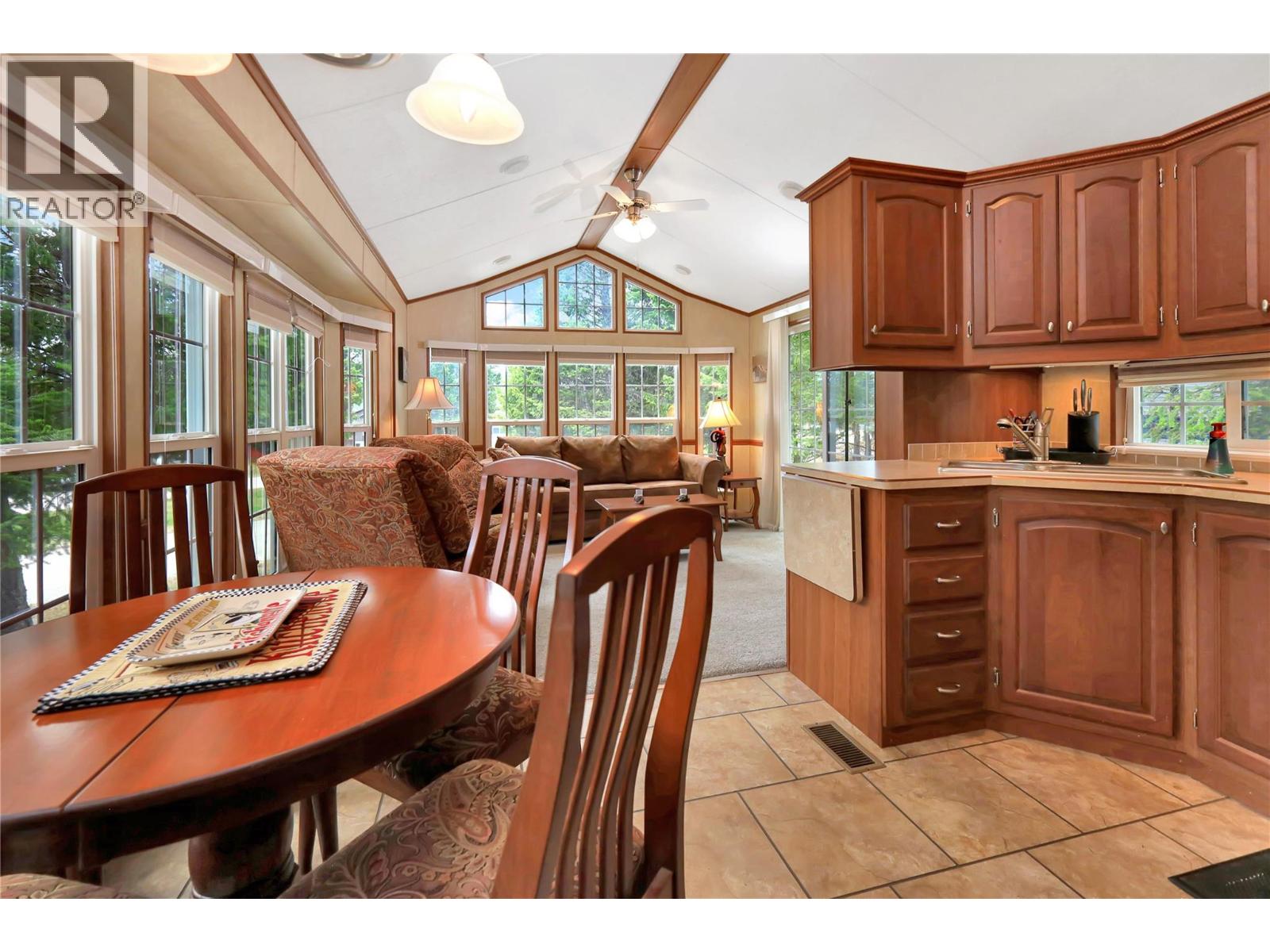 4862 Lynx Drive, Radium Hot Springs, British Columbia  V0A 1M0 - Photo 14 - 10380522