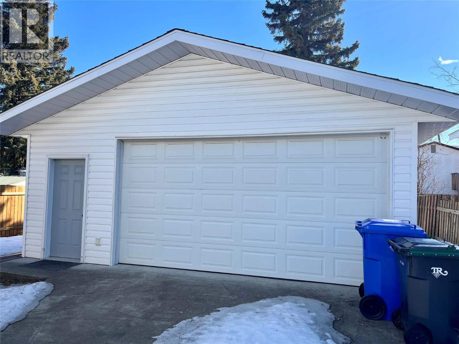 20 Dawson Place, Tumbler Ridge, British Columbia  V0C 2W0 - Photo 2 - 10378643